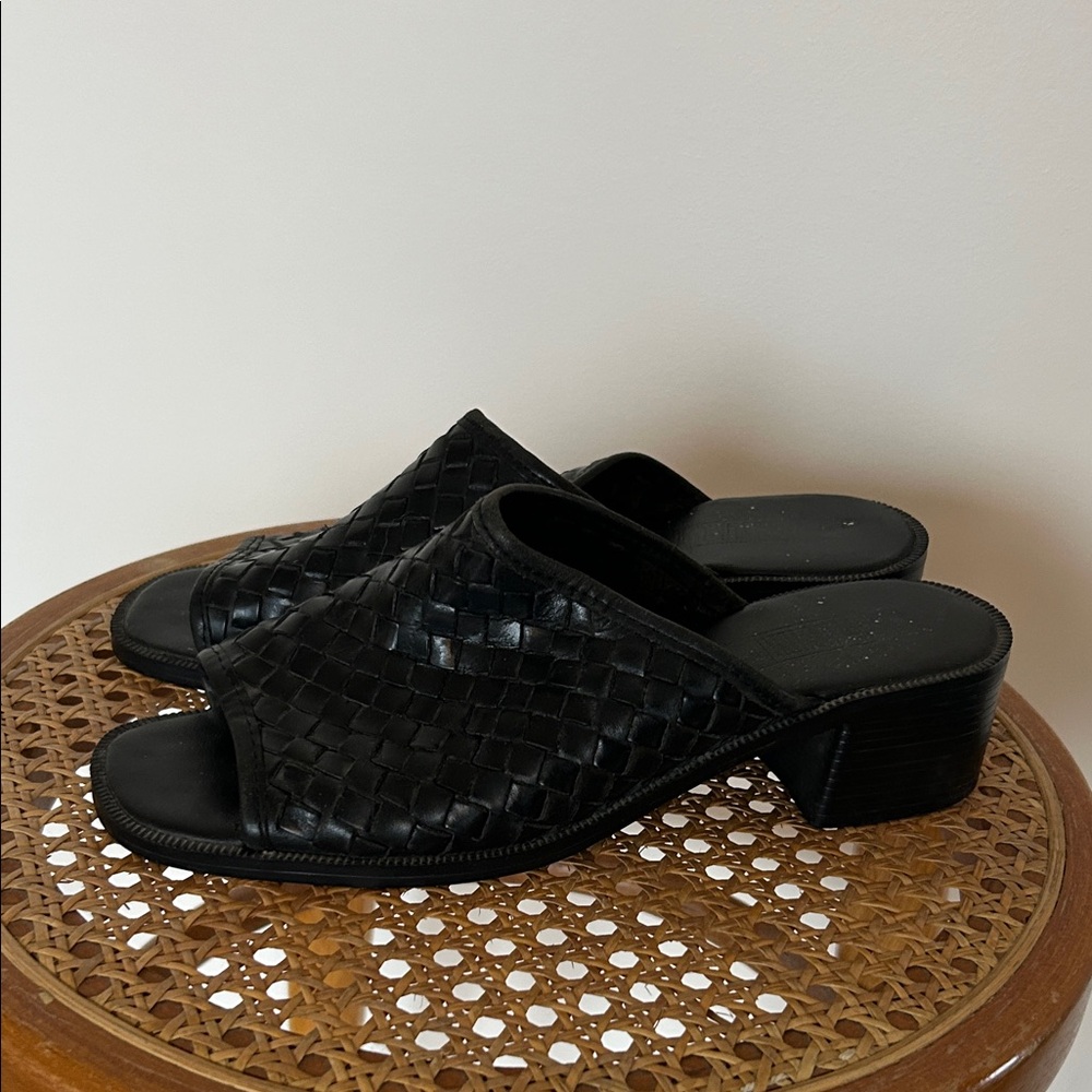 Vintage 90’s Black Woven Slide Sandals Size 7